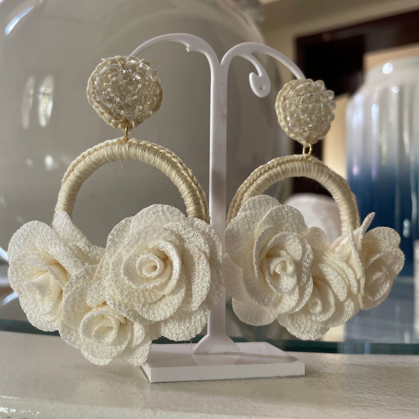 Aretes de flores blancas