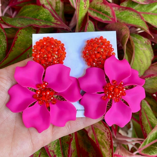 Aretes de pétalos fucsia