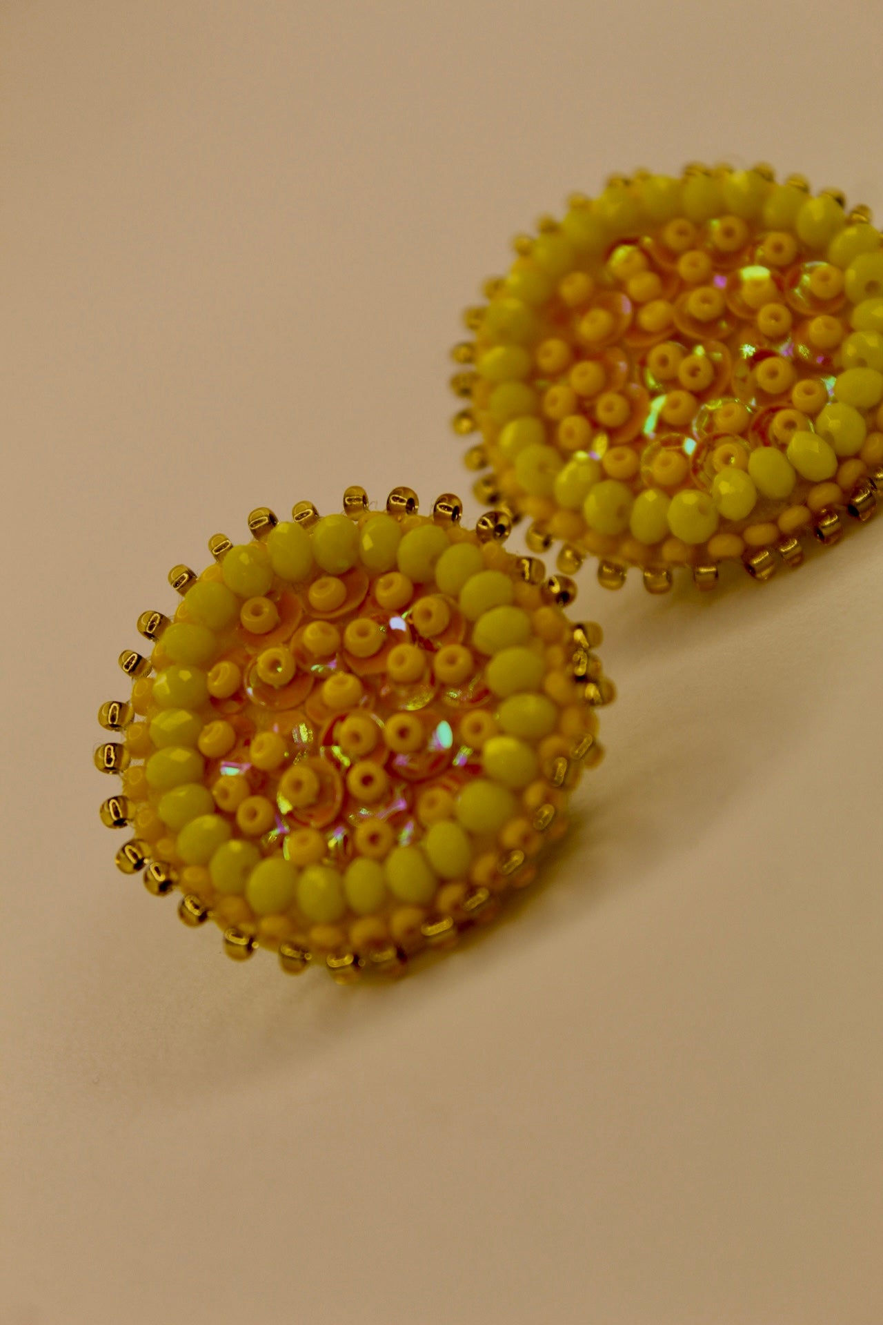 Aretes Amarillos de canutillos