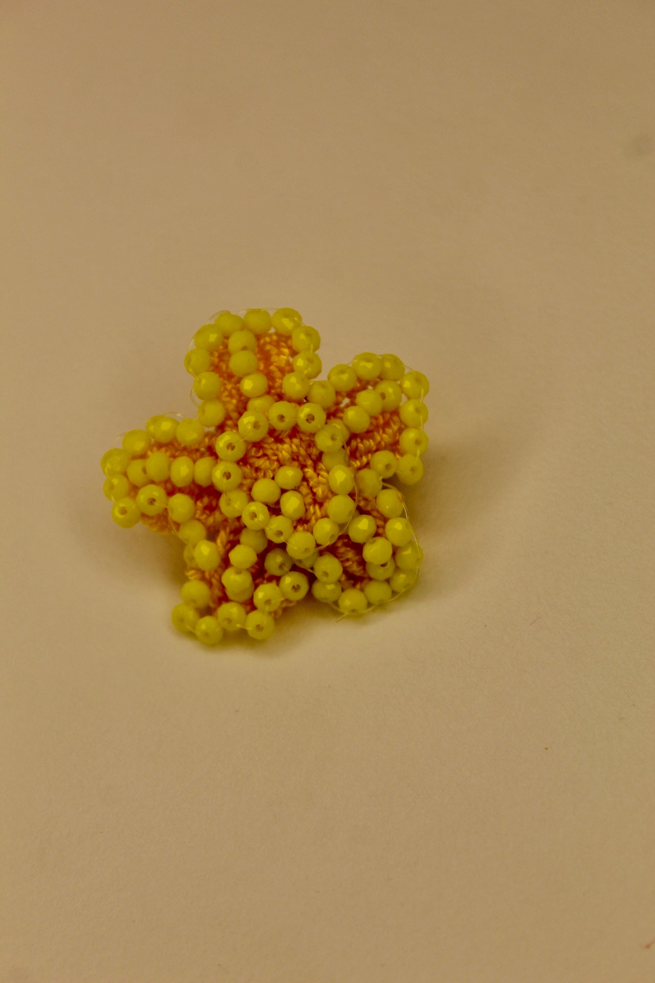 Aretes de Cristales en Forma de Flor