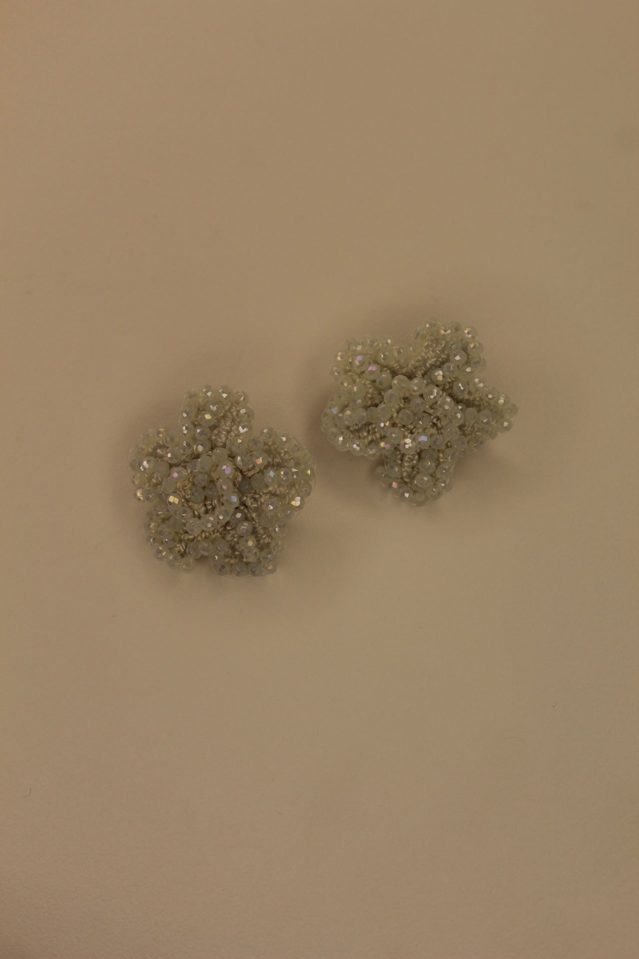 Aretes de Cristales en Forma de Flor