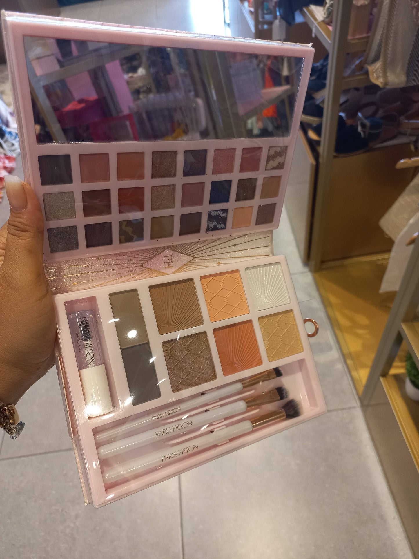 Paleta ojos y  blush Paris Hilton