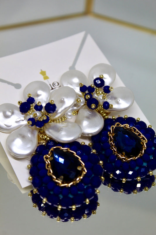 Aretes azules con topos en perlas y cristales