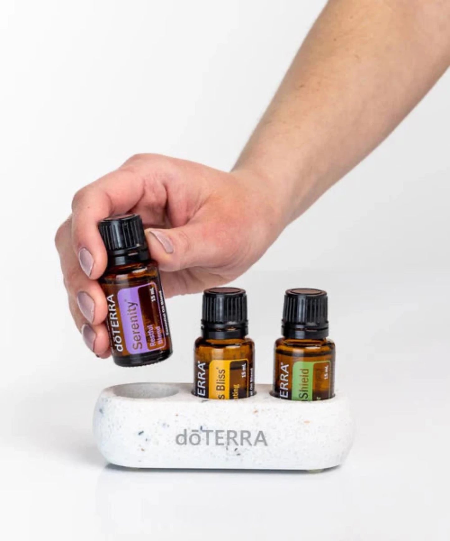 TERRAZZO TRIO DISPLAY: Organizador para 3 aceites con logo dōTERRA