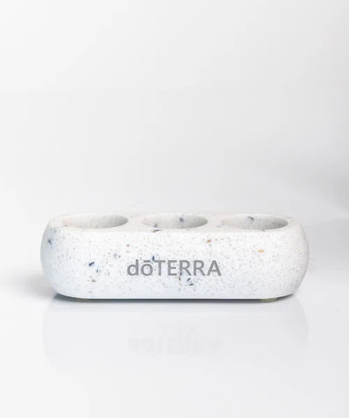 TERRAZZO TRIO DISPLAY: Organizador para 3 aceites con logo dōTERRA