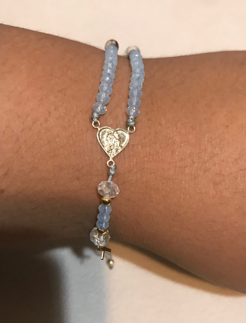 Pulsera Rosario celeste.